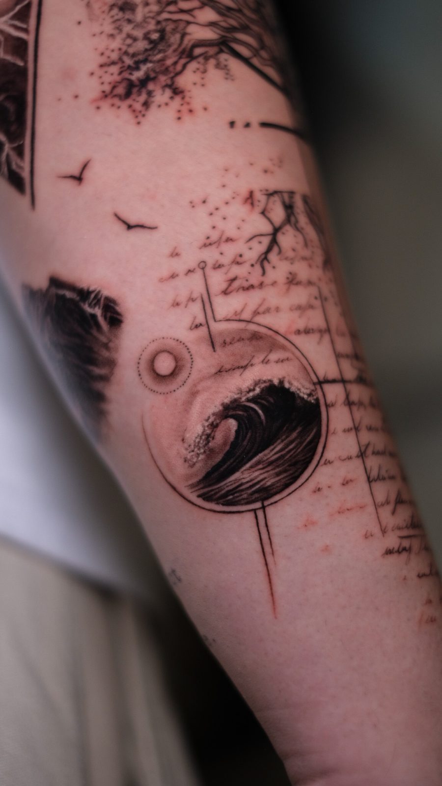 Fine-Line-Welle, Vögel und Handschrift Unterarm-Tattoo | Istanbul - Tattoo · Melike | Bosphorus Ink Portfolio