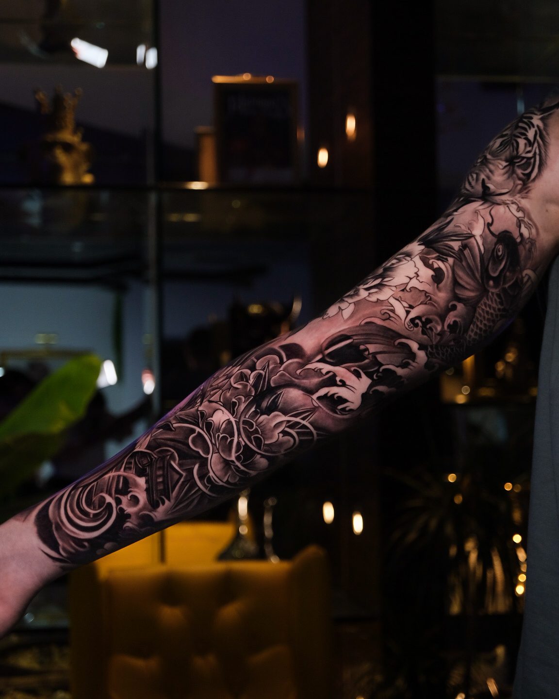 Japanisches Full-Sleeve-Tattoo — Koi, Pfingstrose und Wellen | Istanbul - Tattoo · Melike | Bosphorus Ink Portfolio