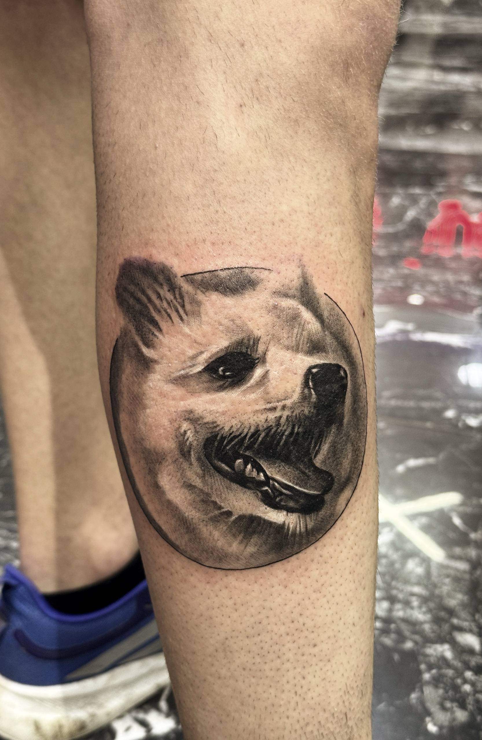 Realistisches Katzenporträt Wadentattoo | Buntes Mikro-Realismus Istanbul 2 - Tattoo | Bosphorus Ink Portfolio