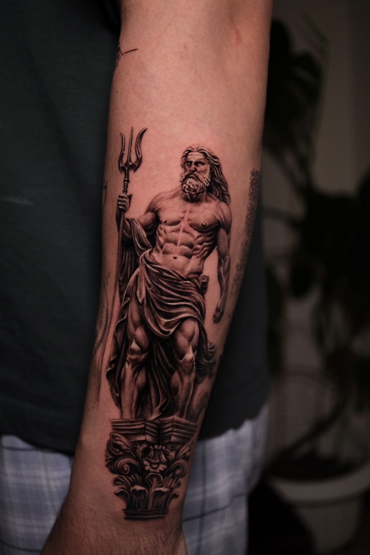 Poseidon Skulptur Tätowierung | Bosphorus Ink - Tattoo · Melike | Bosphorus Ink Portfolio