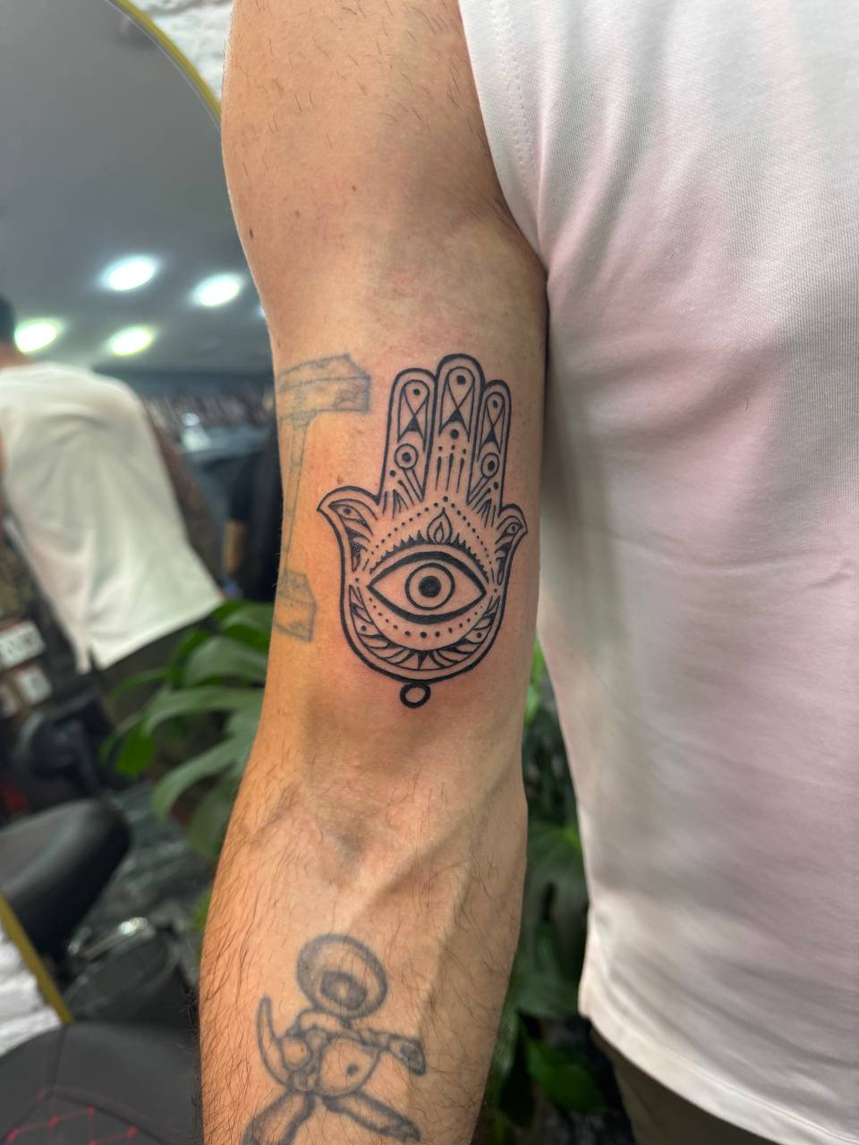 Realistische Hamsa-Hand und Schlange-Armtattoo | Istanbul - Realistisches Tattoo | Bosphorus Ink Portfolio