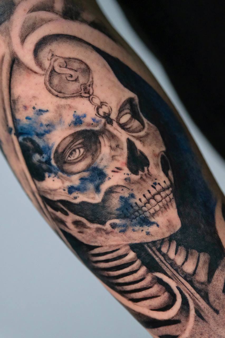 Realistischer Totenkopf-Armtattoo | Istanbul - Realistisches Tattoo | Bosphorus Ink Portfolio