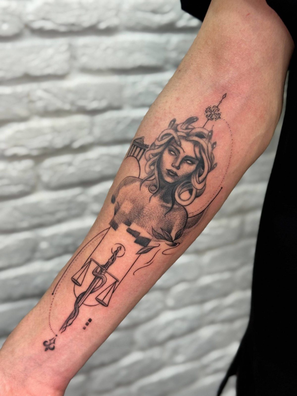 Medusa und Löwe-Armtattoo | Realistisch Istanbul - Realistisches Tattoo | Bosphorus Ink Portfolio