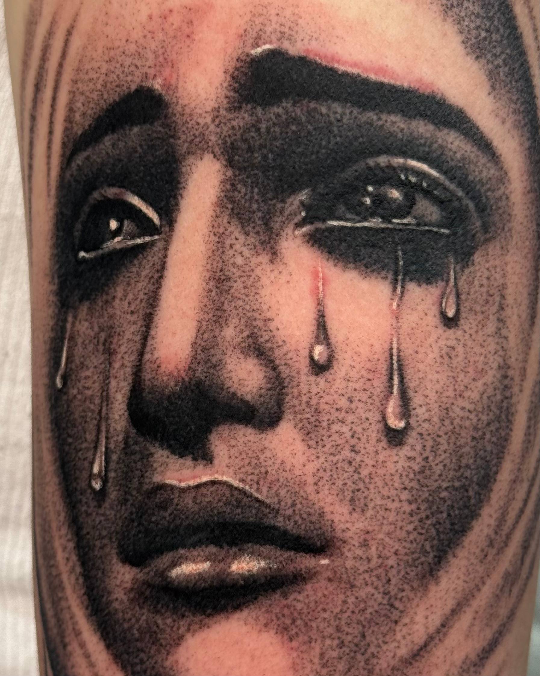 Buntes Weinendes-Gesicht-Porträt Ärmeltattoo | Realismus Istanbul - Tattoo | Bosphorus Ink Portfolio