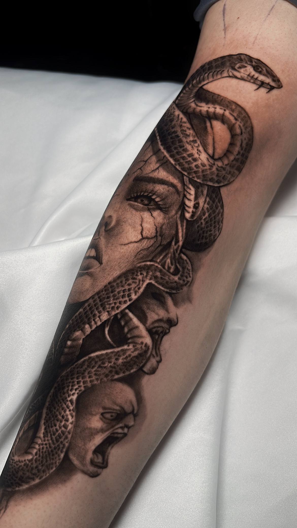 Realistische Schlangen-Spirale Sleeve-Armtattoo | Istanbul - Realistisches Tattoo | Bosphorus Ink Portfolio