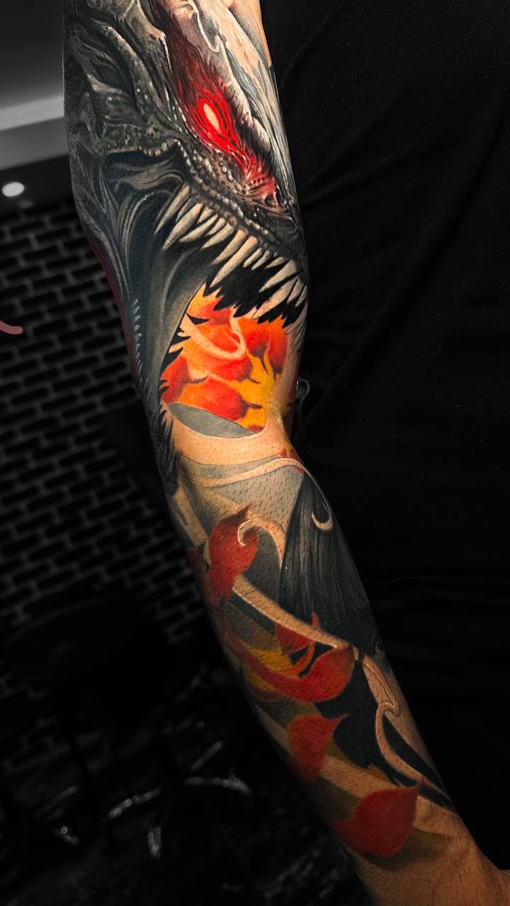 Buntes Drachen und Feuer Sleeve-Armtattoo | Istanbul - Sleeve Tattoo | Bosphorus Ink Portfolio