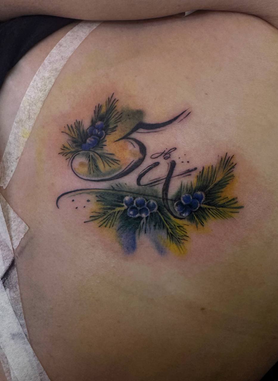 Watercolor verzierte Blume Hüfttattoo | Istanbul - Aquarell-Tattoo | Bosphorus Ink Portfolio